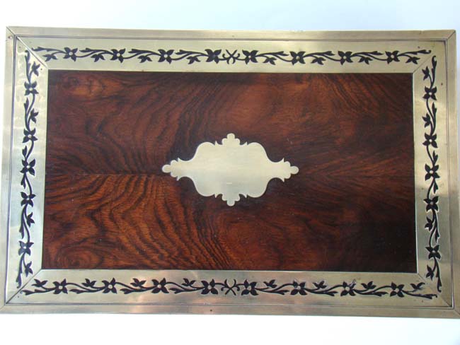 A magnificent early 19th century English brass mounted rosewood travelling dressing box circa 1810-1830. — image 3